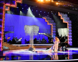 Floor Standing Quad Chandelier Décor From Turn of Events Las Vegas. Rental Drapery, Pipe and drape in Las Vegas. Duvetyne Drapery and More for all your drapery rental needs.